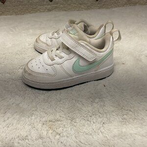 Nike Child's Velcro Sneakers Size 7